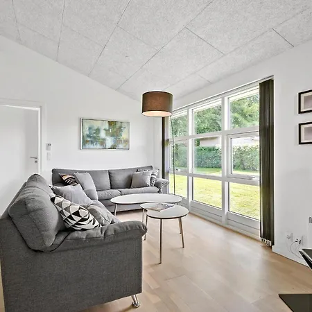 3 Bedroom Beautiful In Σπίτι διακοπών Hovborg