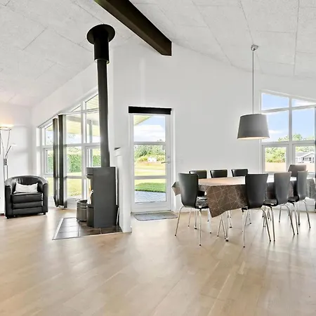 3 Bedroom Beautiful In Holiday home