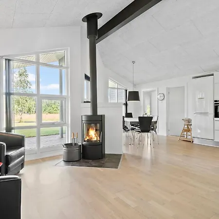 Holiday home 3 Bedroom Beautiful In Hovborg
