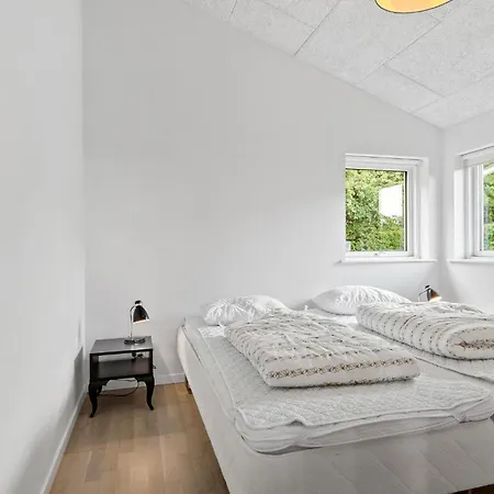 3 Bedroom Beautiful In בית נופש *