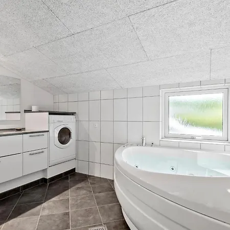 3 Bedroom Beautiful In Σπίτι διακοπών *