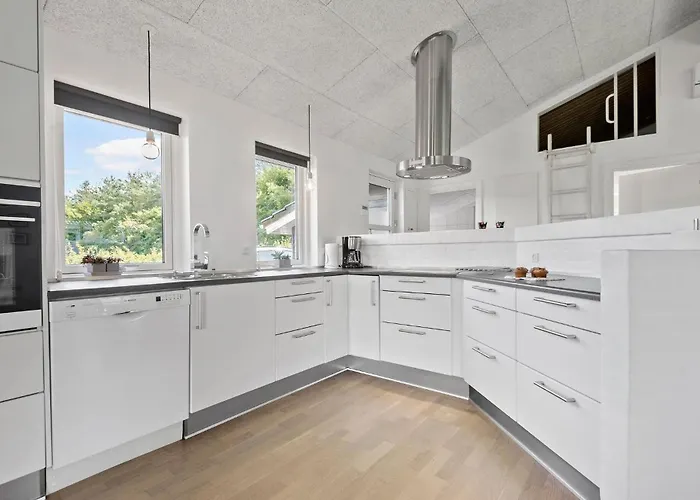 3 Bedroom Beautiful In * Hovborg