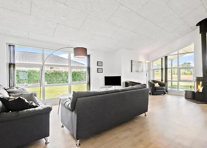 3 Bedroom Beautiful In Holiday home