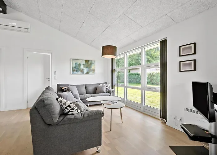 3 Bedroom Beautiful In Сasa de vacaciones Hovborg