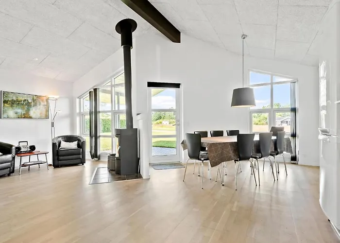 3 Bedroom Beautiful In Holiday home