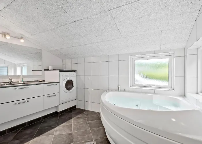 3 Bedroom Beautiful In Сasa de vacaciones *